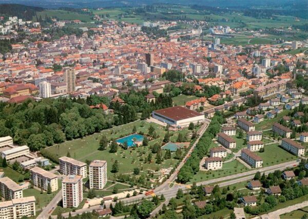 La Chaux-de-Fonds NE Vue aerienne Piscine patinoire
