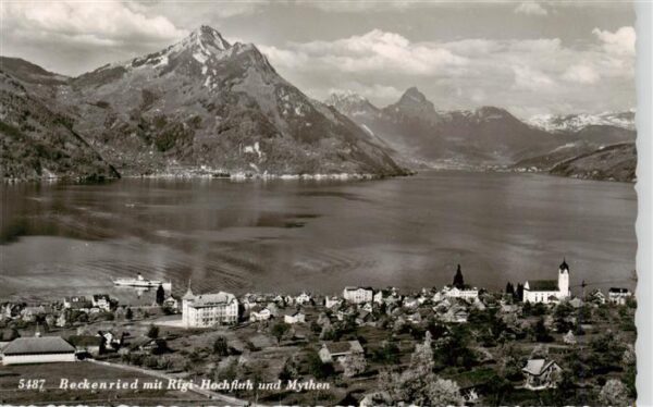 Beckenried Vierwaldstaettersee NW Panorama mit Rigi Hochfluh und Mythen
