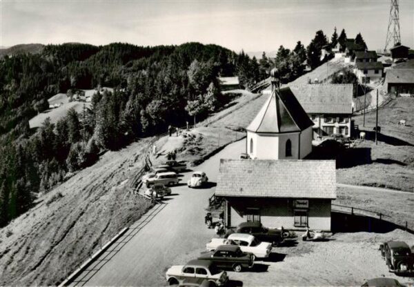 St Anton 1121m Gais AI Teilansicht Kurort mit Kirche