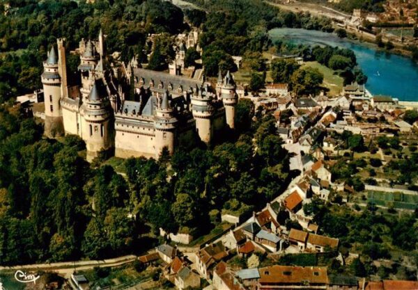 Pierrefonds 60 Oise Vue aerienne Le Chateau