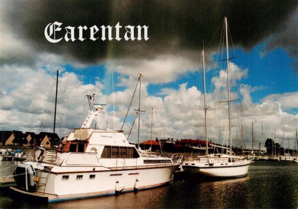 Carentan 50 Manche Le port de plaisance par ciel orageux