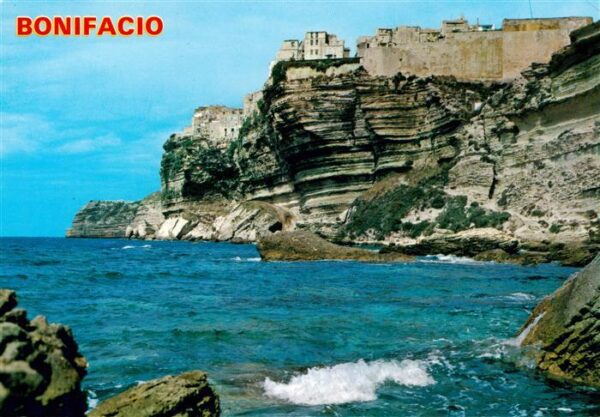Bonifacio 2A Corse du Sud La haute ville et les falaises