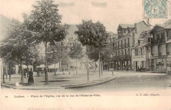 Luchon Haute-Garonne Place de l’Eglise vue de la rue de l’Ho