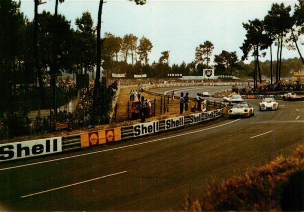 Le Mans 72 Sarthe Les 24 Heures du Mans Voiture en course