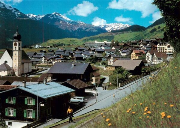 Disentis GR mit Kirche und Oberalppass