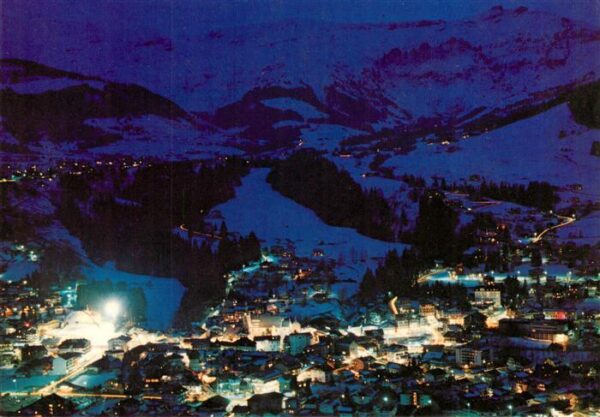 Megeve 74 Haute-Savoie Blick ins Tal Nachtaufnahme Wintersport