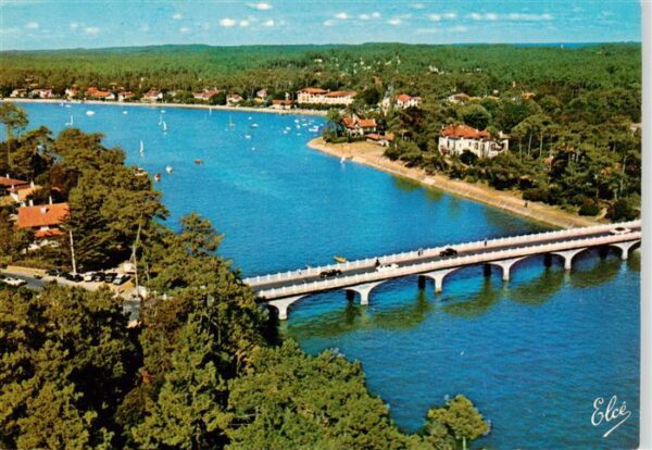 Hossegor Soorts-Hossegor 40 Landes Pont sur le canal au fond Lac d'Hossego