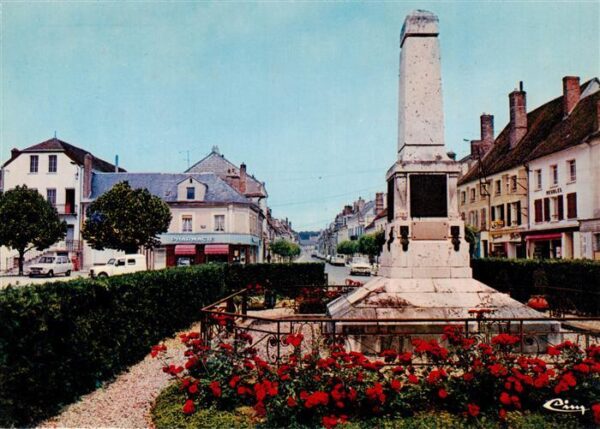 Villeneuve-l Archeveque 89 Yonne Rue de la République vue depuis le monu
