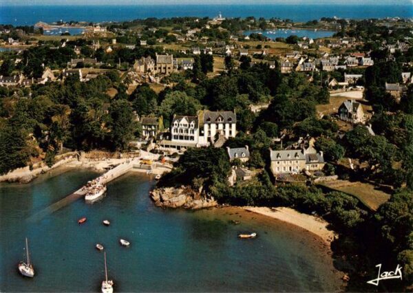 Ile-de-Brehat 22 Cotes-d Armor Port clos et le débarcadère des vedette
