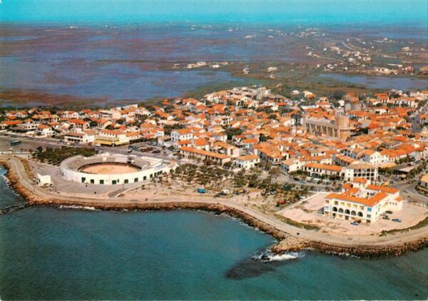 Les Saintes-Maries-de-la-Mer Vue aérienne au-dessus de la Camargue