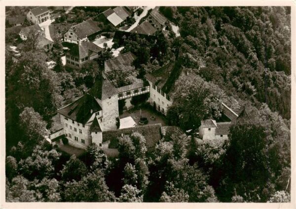Kyburg ZH Schloss Blick in den Schlosshof