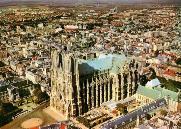 Reims 51 La Cathédrale vue aérienne