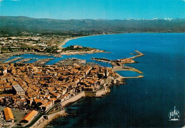 Antibes 06 Alpes Maritimes Les Remparts le port et le Fort Carre