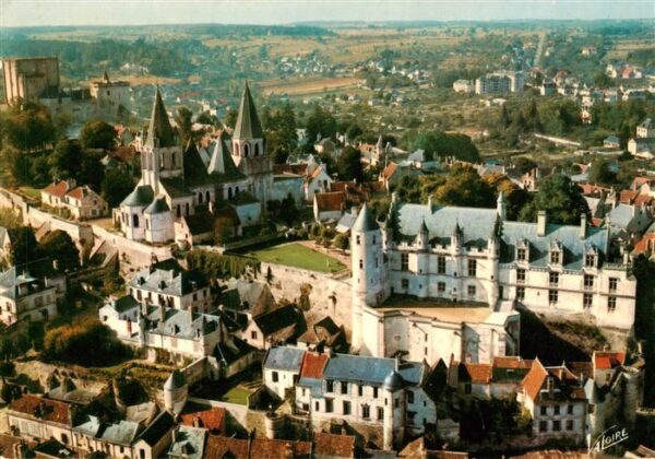 Loches 37 Indre-et-Loire Vue aerienne sur le chateau l’Eglise Sa
