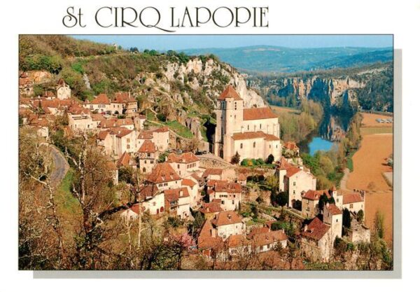 St-Cirq-Lapopie 46 Lot 1er village de France entierement class