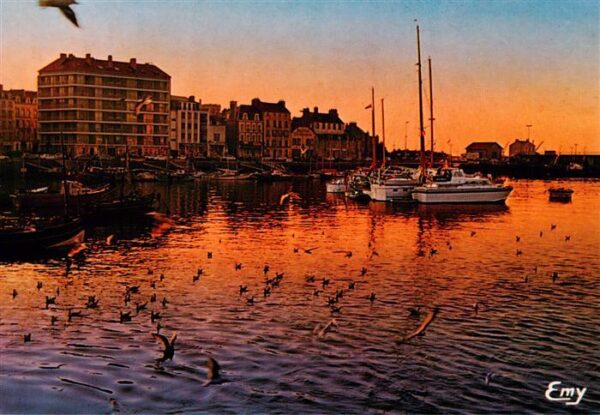 Cherbourg 50 Manche Crepuscule sur l’avant port