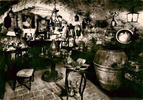 Eze-sur-Mer 06 Village Boutiqu d’antiquites Du Grenier