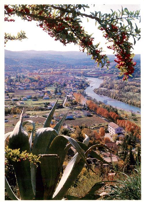 Saint-Bauzille-de-Putois Village au bord de l'Hérault vu de la g
