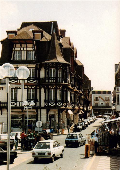 Etretat 76 Celebre par ses falaises Le centre vill