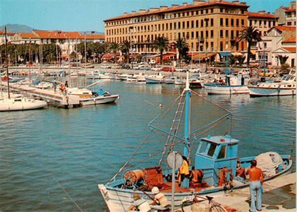 Saint-Raphael  83 Var Le vieux port