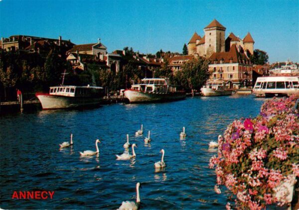 Annecy 74 Haute-Savoie Le port et le château