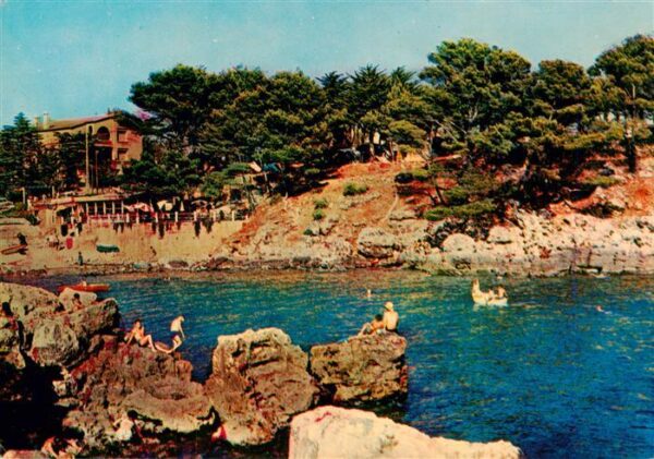 Bandol 83-sur-Mer Les Calanques de Capélan devant le Camp