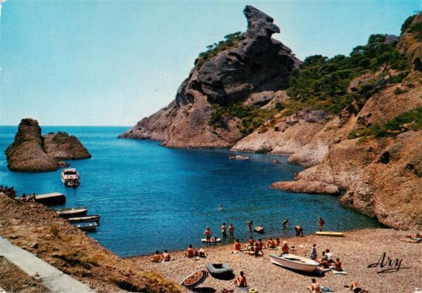 La Ciotat 13 Plage de Figuerolles et Rocher du Capuc
