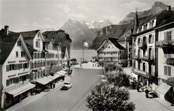 Brunnen  SZ mit Gitschen und Urirotstock