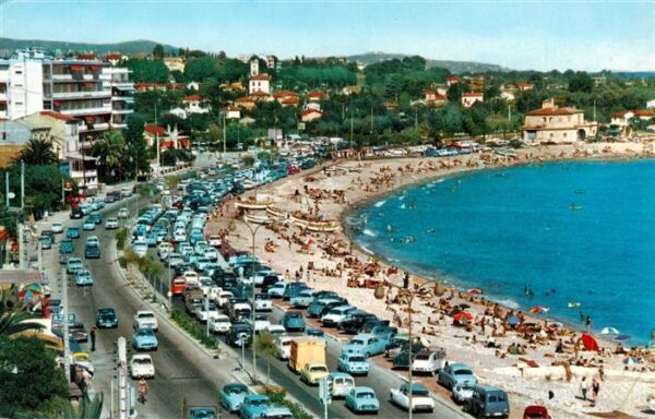 Cros-de-Cagnes 06 Alpes-Maritimes Le boulevard et la plage