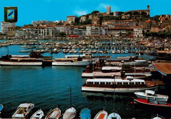 Cannes 06 Un coin du port le Quai Saint Pierre et