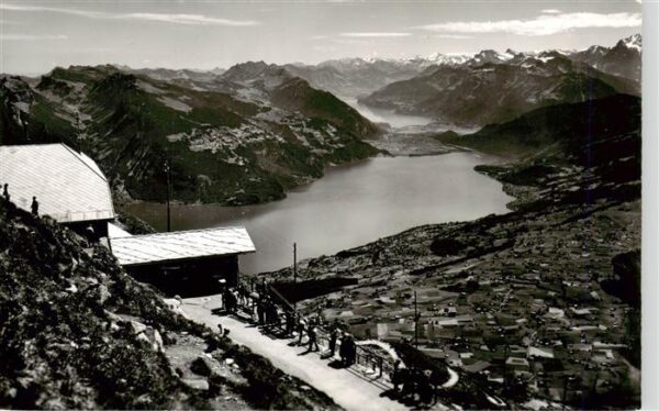 Niesen-Kulm 2362m BE Station Niesenkulm mit Blick auf Thurne