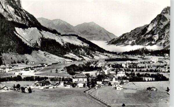 Kandersteg BE mit Niesenkette