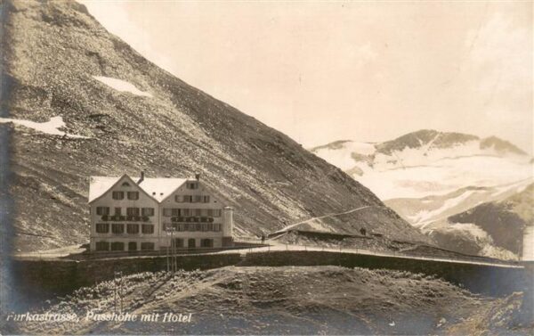 Furkastrasse UR Passhöhe mit Berghotel Gebirgspass