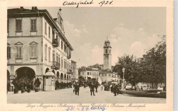 Pallanza Lago Maggiore Piemonte IT Piazza Garibaldi e Palazzo Municipale