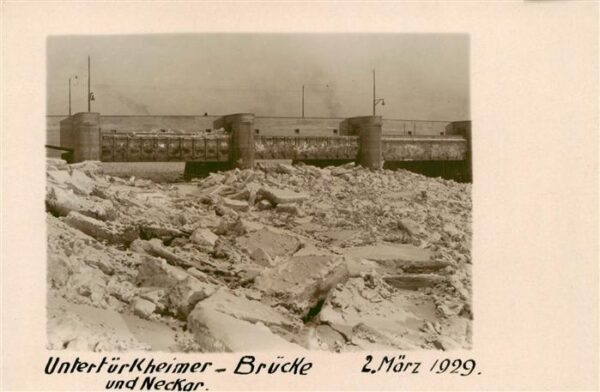 Untertuerkheim Stuttgart Bruecke und Neckar Grosser Eisgang
