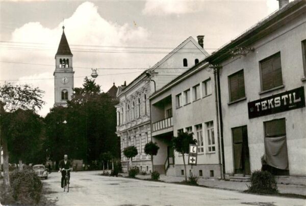 Durdevac Croatia Ortspartie mit Kirche