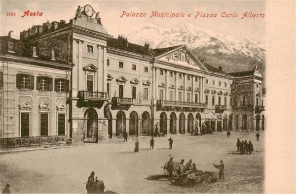 Aosta Valle d Aosta IT Palazzo Municipale e Piazza Carlo Alberto
