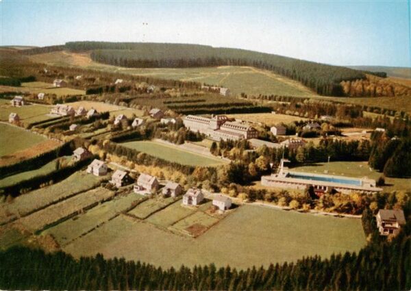 Winterberg  Hochsauerland NRW Kurhaus Schwimmbad Wochenendhaeuser