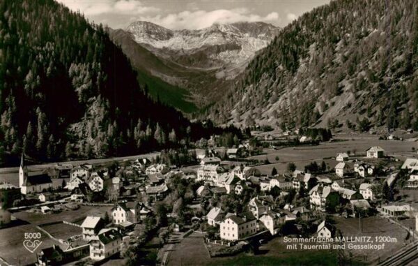Mallnitz Tauernbahn Kaernten AT mit Tauerntal und Gesselkopf