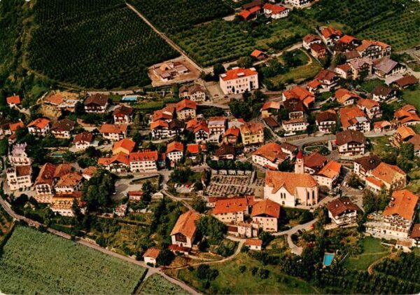 Tirol Tirolo Dorf Merano Bolzano IT Fliegeraufnahme