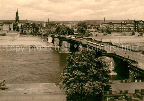 Dresden Dimitroff Brücke mit Blick auf Neustadt