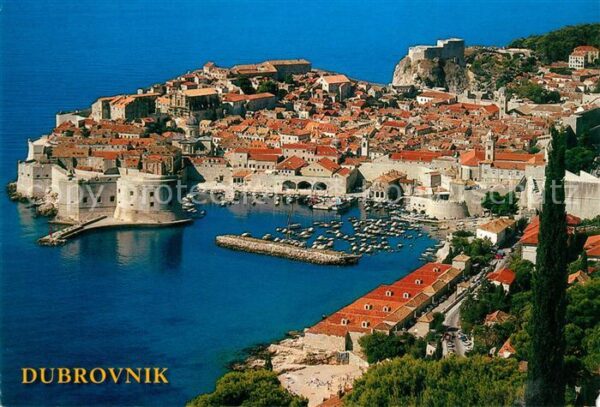 Dubrovnik Ragusa Blick auf Hafen und Altstadt Festung