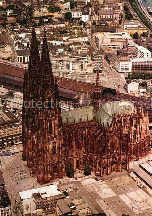 Koeln Rhein Fliegeraufnahme mit Dom