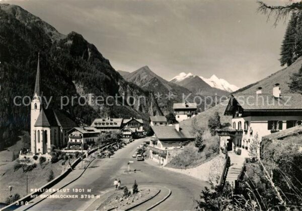 Heiligenblut Kaernten mit Kirche und Grossglockner
