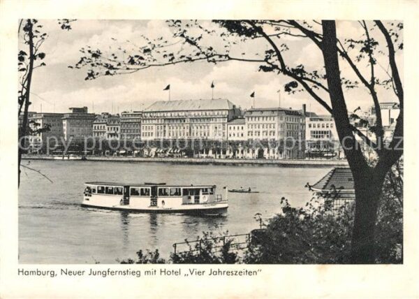 Hamburg Neuer Jungfernstieg mit Hotel Vier Jahr