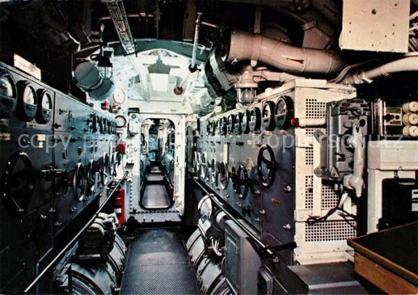 U-Boot Unterseeboot Submarine Sous-Marin U 995 Innenaufnahme Maschinenraum Laboe