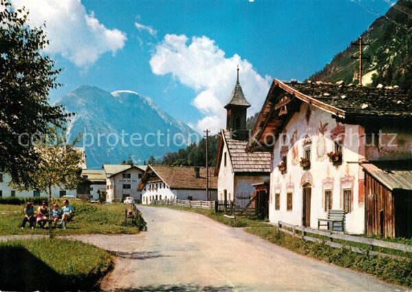 Leutasch Dorfstrasse Kapelle Blick zur Hohe Mund