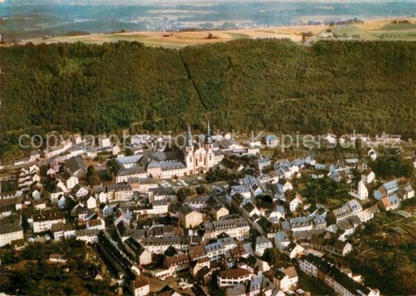 Pruem Eifel Waldstadt der Eifel mit Basilika Fliege