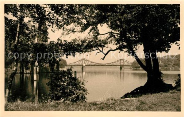 Potsdam Babelsberger Park mit Brücke der Einhei