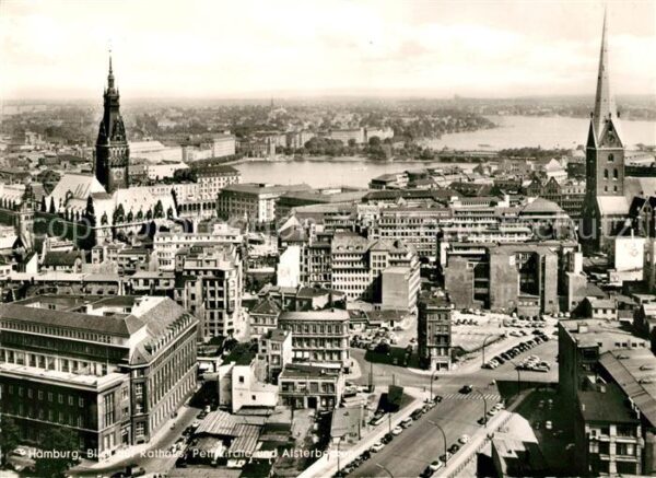 Hamburg Rathaus Petrikirche und Alsterbecken